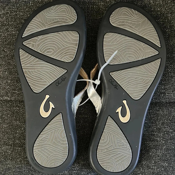 Olukai ‘Ho Opio’ Leather Flip Flop - Picture 3 of 3